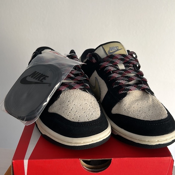 Nike Dunk Low LX women’s size 7.5. Brand new in box. - Picture 5 of 7